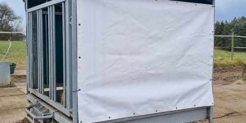 Wetterschutz-Abdeckplane für Heuraufen